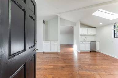 Main picture of 360 Stanford Ave