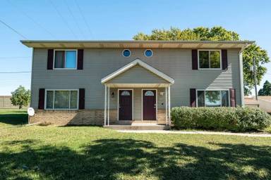 Main picture of 1502 S 101st St