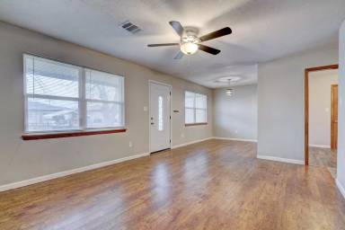 Main picture of 329 NW 62nd St