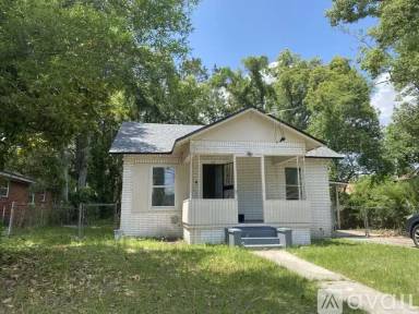 Main picture of 739 Escambia St