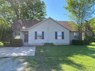 Main picture of 304 N Delaware St