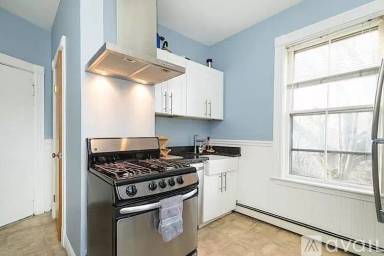 Main picture of 137 Columbia St