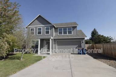 Main picture of 1432 NW Spruce Ct