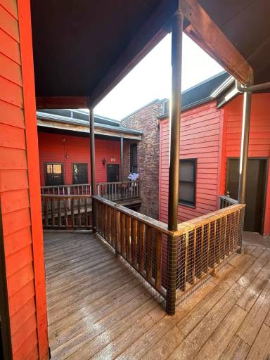 Main picture of 1007 N Summit St