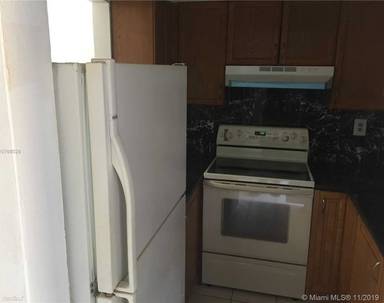 Main picture of 10904 SW 2nd St