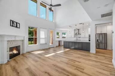 Main picture of 3812 Lakeway Dr