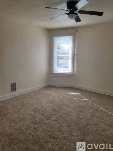 Main picture of 123 1/2 E Grand Ave