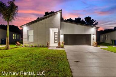 Main picture of 306 Oxford Dr