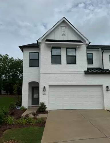 Main picture of 6101 Mariemont Cir