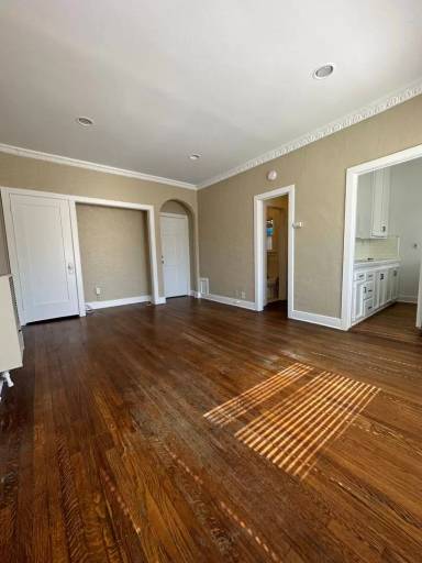 Main picture of 1221 E 6th St