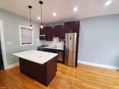 Main picture of 5600 W Leland Ave