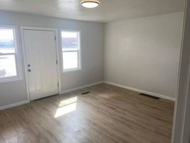 Main picture of 801 E Main St