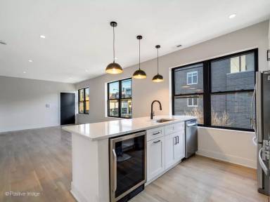 Main picture of 846 N Ashland Ave