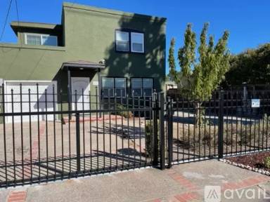 Main picture of 776 3rd Ave
