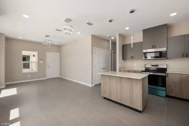 Main picture of 6903 N 59th Ln