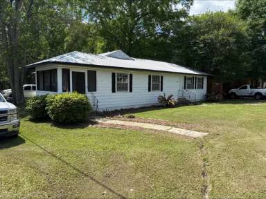 Main picture of 101 8th Ave