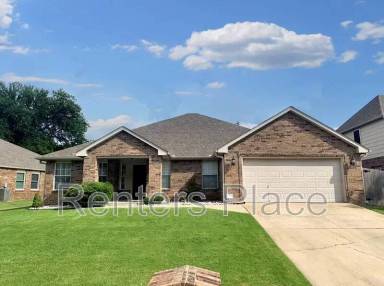 Main picture of 713 N Sweet Gum Ave