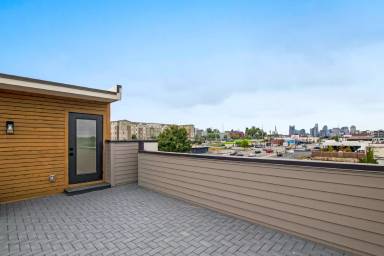 Main picture of 100 N 8th St