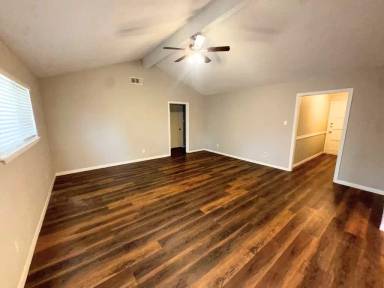 Main picture of 723 Cherry Valley Dr