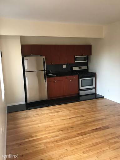 Main picture of 201 W 11th St