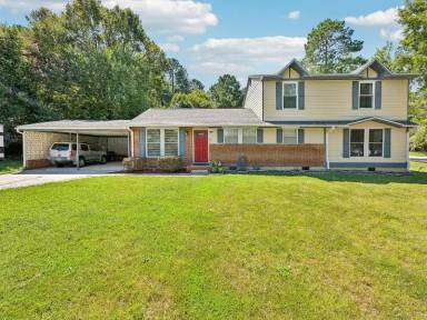 Main picture of 900 Newcombe Rd
