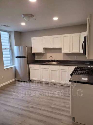 Main picture of 118 W 8th Ave