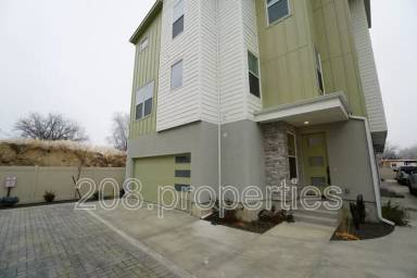 Main picture of 495 E Violets Cove Ln