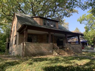 Main picture of 205 N Busey Ave