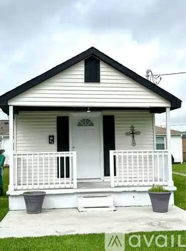 Main picture of 734 1/2 Bellanger St