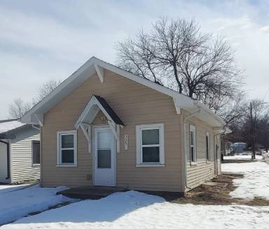 Main picture of 3251 Center St