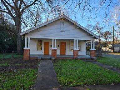 Main picture of 2300 Plum St