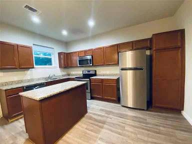 Main picture of 906 Quartz Ct