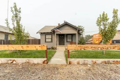 Main picture of 453 S Center St