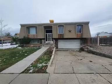 Main picture of 3779 S Oxford Way