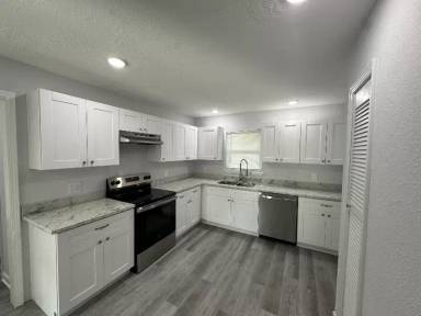 Main picture of 215 Birch St