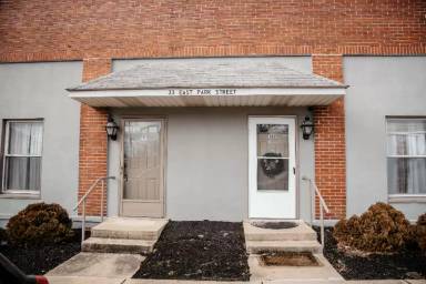 Main picture of 33 E Park St