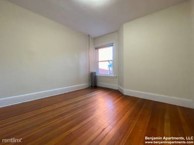 Main picture of 1595 Beacon St