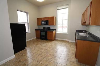 Main picture of 7401 S Broadway