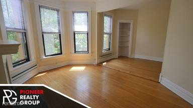 Main picture of 428-438 W Belden Ave