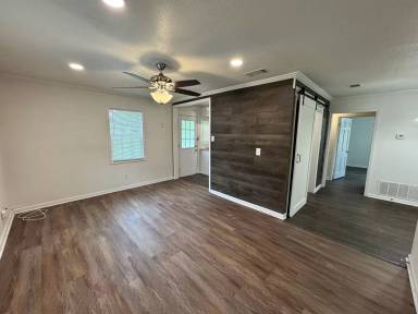 Main picture of 1410 E Barton Ave