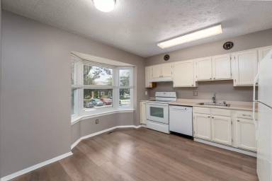 Main picture of 27 Sylvan Park Ct