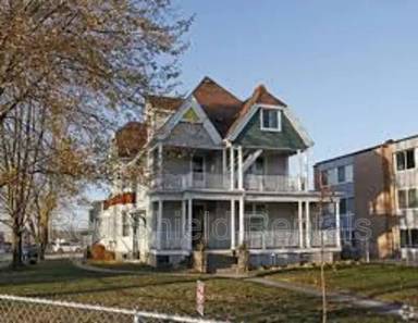 Main picture of 410 W Forest Ave