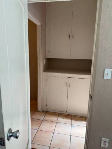 Main picture of 2681 Broadway