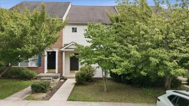 Main picture of 32 Mabel Ln