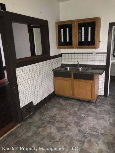 Main picture of 1912 W Greenfield Ave