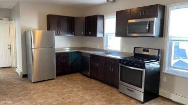 Main picture of 931 Main St