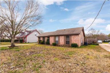 Main picture of 905 Rialto Dr