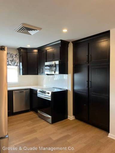 Main picture of 107 N 2nd St