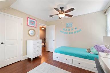 Main picture of 104 Rochelle Ave