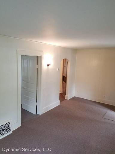 Main picture of 1924 S Summit Ave